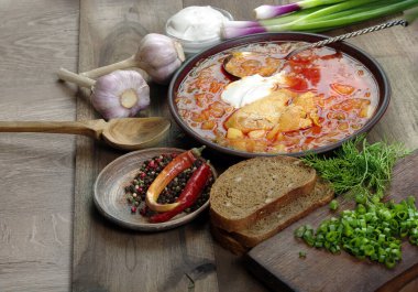 Et ve sebzeli çorba. en üstteki görünüm