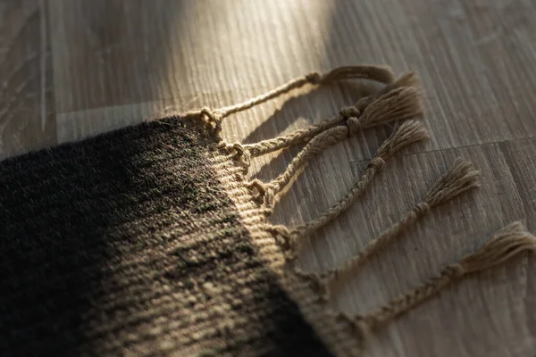 Karpet Buatan Tangan Abu Abu Oleh Wol Bawah Sinar Matahari Stok Foto