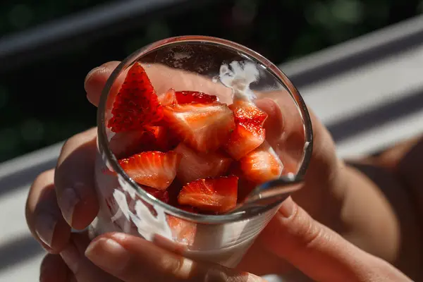Strawberry Custard Dessert Yogurt Glass Fresh Strawberry Hands Direct Sunlight — Stock Photo, Image