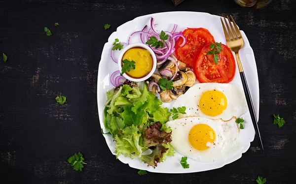 Comida Cetogénica Huevos Fritos Champiñones Tomates Rodajas Keto Desayuno Paleo — Foto de Stock