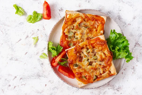 Mini Pizza Pour Enfants Petites Tartes Ouvertes Avec Jambon Sauce — Photo