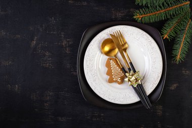 Kutlama tasarımı için Noel sofrası. Tatil kutlaması. Mutfak yemek masası. Kış tatili. Yemek dekoru. Üst manzara, düz uzanma