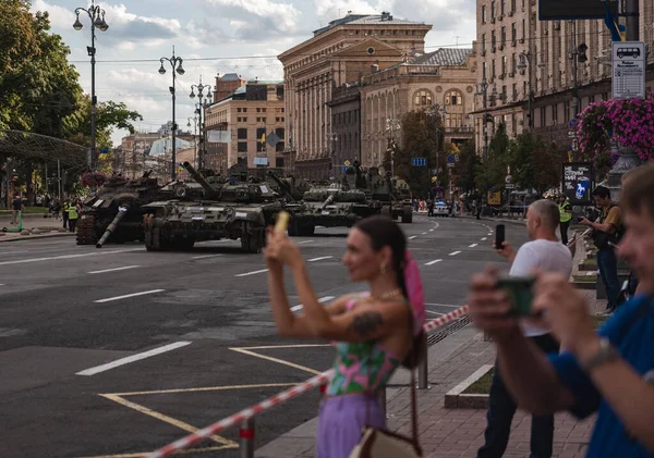 KYIV, UKRAINE - Ağustos 2023. Ukrayna 'nın Bağımsızlık Günü. Khreshchatyk Caddesi 'nde imha edilmiş Rus silahlarının gösterisi.