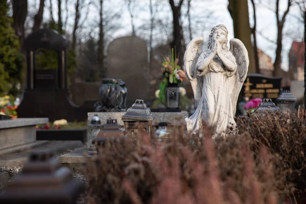 Escultura Anjo Branco Cemitério Mater Dolorosa Bytom Anjo Tem Mãos — Fotografia de Stock