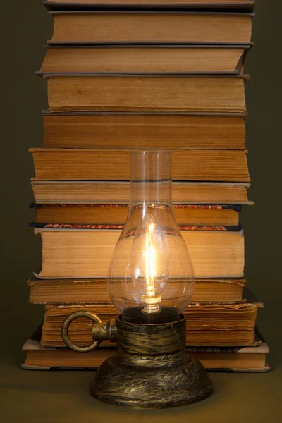 Old Books Lamp Burning Light Olive Background Contemporary Stylized Lamp — Stock Photo, Image