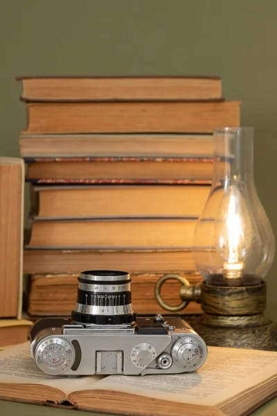 Open Old Book Which Lies Analog Photo Camera Background Pile — Stock Photo, Image