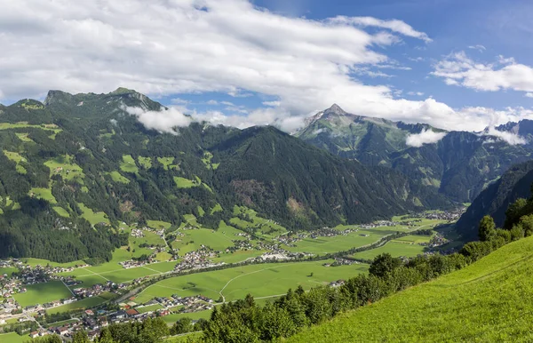 Mayrhofen kasabası ve Zillertal Alpleri, Avusturya