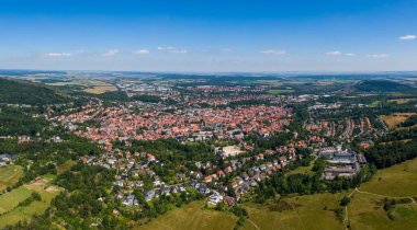 Goslar 'ın hava manzarası, Almanya' nın Aşağı Saksonya bölgesindeki tarihi bir kasaba.