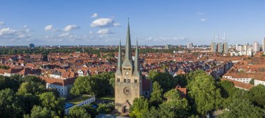 Hannover, Aşağı Saksonya, Almanya 'da Linden ilçesinin havadan görüntüsü