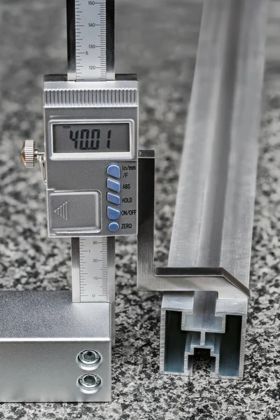 Calibrador Altura Digital Preciso Con Garabato Metal Placa Superficie Medición —  Fotos de Stock