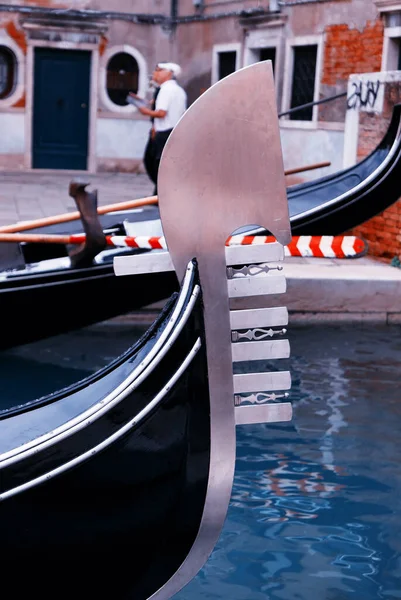 Proa Góndola Venecia Italia — Foto de Stock