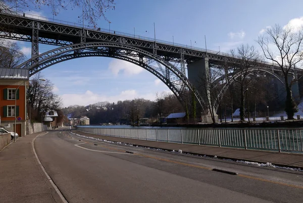 Kirchenfeld桥横跨Aare河 连接市中心和瑞士伯尔尼的Kirchenfeld区 — 图库照片