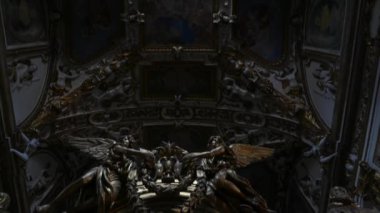 CAMALDOLI, İtalya - 7 Mart 2023 Camaldoli, Arezzo, İtalya 'daki Barok Kilisesi' nin içinde