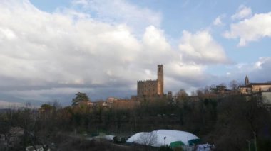 Poppi Kalesi Poppi, Tuscany, İtalya 'da bir ortaçağ kalesi, 