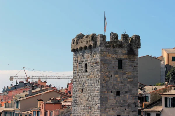 Portovenere 旧市街のイタリアの古代要塞化された塔 — ストック写真