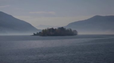 İsviçre Gölü 'ndeki Brissago Adaları (Isole di Brissago)