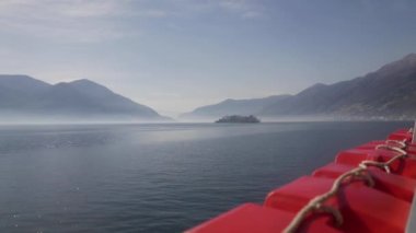 İsviçre Gölü 'ndeki Brissago Adaları (Isole di Brissago) navigasyonu