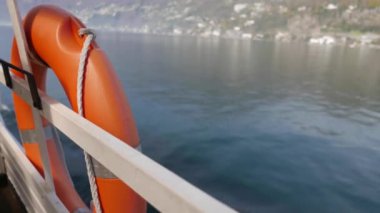 İsviçre Gölü Maggiore üzerindeki Brissago Adaları (Isole di Brissago) seyrüsefer, can yelekleri