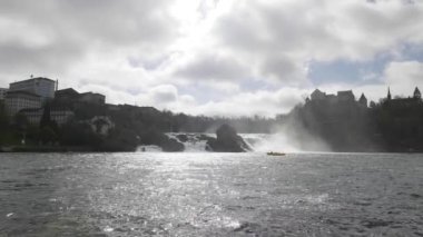İsviçre şelale manzarası, İsviçre 'deki Rheinfall.