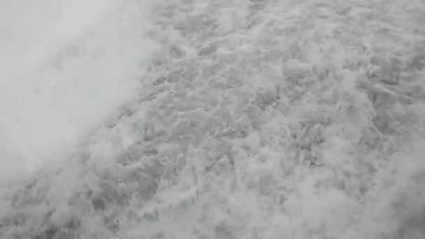 雪佛兰 斯威瑟兰 2023年4月14日 位于莱茵河瀑布旁的观景台上的人们 欧洲最强大的瀑布 — 图库视频影像