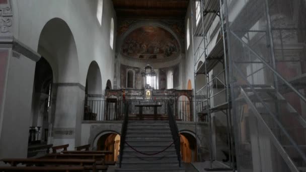 Locarno Switzerland 2023年3月14日 圣维托罗曼蒂克教堂内的祭坛和塔尖景观 — 图库视频影像