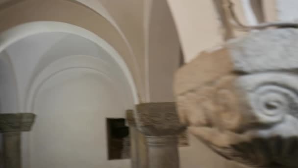 Panning Nella Cripta Della Chiesa San Vittore Locarno Svizzera — Video Stock