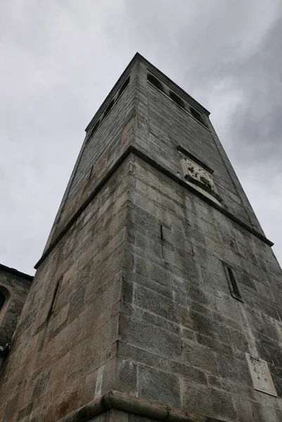 ロカルノ スイス ヴィットーレロマンチックな教会の古代6世紀の鐘楼 — ストック写真