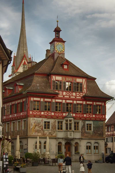 Stein Rhein Suiza Abril 2023 Vida Local Bajo Histórico Ayuntamiento —  Fotos de Stock