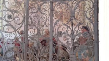 ORTA, ITALY - 4 Mayıs 2023 Sacro Monte di Orta Kilisesi 'nin 21 kutsal kilisesinden birinde