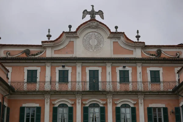 Varese Italië Het Historische Gebouw Van Paleis Estense Aan Buitenkant — Stockfoto