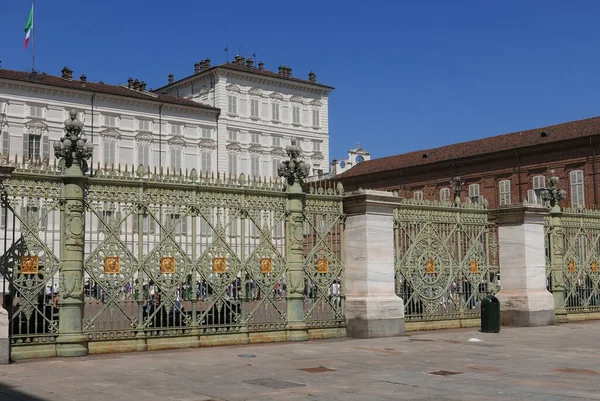 意大利都灵皇家宫的大门 — 图库照片