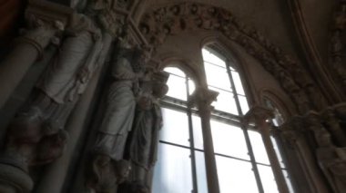 LAUSANNE, SWitness ZERLAND - 5 AĞUSTOS 2023 Notre Dame Katedrali 'nin ünlü boyalı portalı