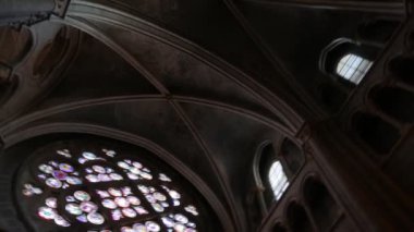 LAUSANNE, SWitness ZERLAND - 5 AĞUSTOS 2023: Notre Dame Gotik Katedrali 'nin gül pencereleri