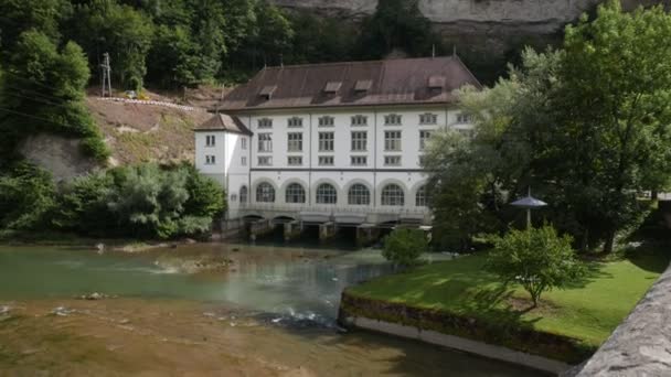 Sviçre Nin Fribourg Kentindeki Tarihi Köprüden Sarine Nehri Manzarası — Stok video