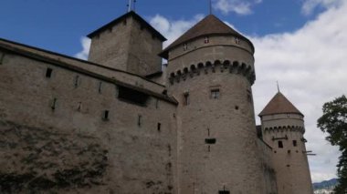 Leman Gölü 'ndeki Şato Chillon Şatosu, Montreux, Vaud, İsviçre