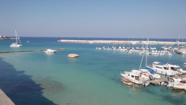 Otranto Italy Οκτωβριου 2023 Σκάφη Στο Λιμάνι Κατά Μήκος Της — Αρχείο Βίντεο