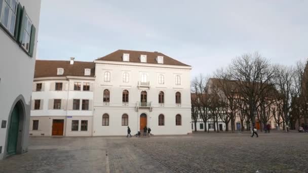 Basel Zwitserland Januari 2024 Het Marktplein Naast Historische Minsterkathedraal Belangrijkste — Stockvideo