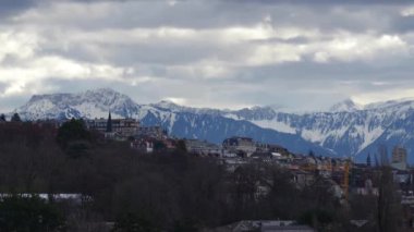 LAUSANNE, SWitness ZERLAND, Kışın Alpler karla kaplı olan şehir zaman aşımı