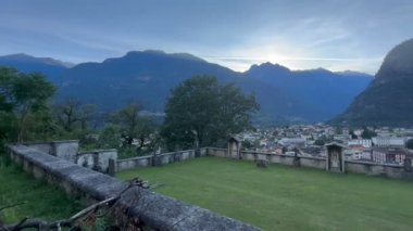 Biasca İsviçre 'deki Antik Aziz Peter ve Paul Kilisesi..