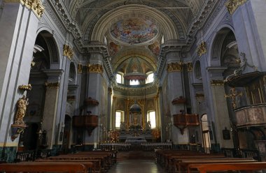 SANTA MARIA MAGGIORE, İTALYA 17 Şubat 2024: Evangelist Kilisesi Barok iç mimarisi, Vigezzo Vadisi, Piedmont