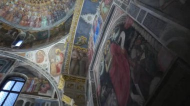 PADUA, İtalya 2 Mart 2024: Katedral Baptistery, Giusto de 'Menabuoi' nin 1375 ve 1378 yılları arasında yarattığı Eski ve Yeni Ahit başyapıtlarından esinlenilmiş freskler