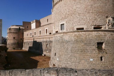 Corigliano d Otranto, Puglia, İtalya 'daki güçlendirilmiş duvar ve kuleler
