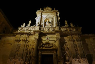 LECCE, İTALYA 27 Nisan 2024: Barok Katedrali 'nin dış cephesi