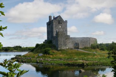 IRELAND the Dunguaire Castle, 16th-century tower house in County Galway near Kinvarra clipart