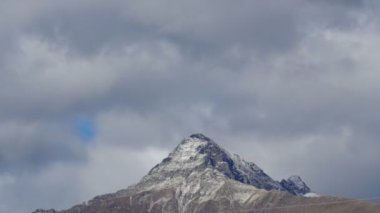 Pizzo di Claro zirvesi. İsviçre 'de Visagno olarak da bilinir. Zaman ayarlı.