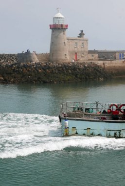 HOWTH, IRELAND, balıkçı teknesi limana dönüyor.