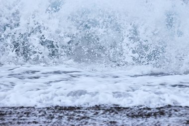 Varigotti sahilinde dalgalar, İtalya kıyıları