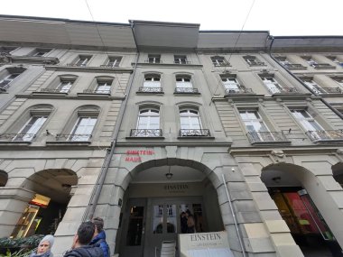 BERN, SWitzERLAND - 18 HAZİRAN 2025 Einstein 'ın evinin dış yüzeyi