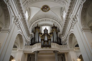 SOLOTHURN, SWitness ZERLAND - 22 Şubat 2025: Ulusal öneme sahip İsviçre Katedrali 'nin Barok iç mimarisi