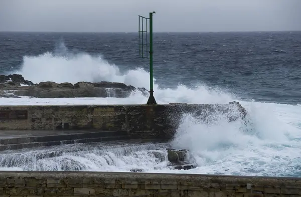 TRICASE, İTALYA, Limanın girişinde deniz fırtınası